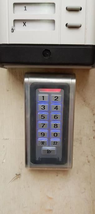 Хостелы Best Private Rooms In The Center София-35